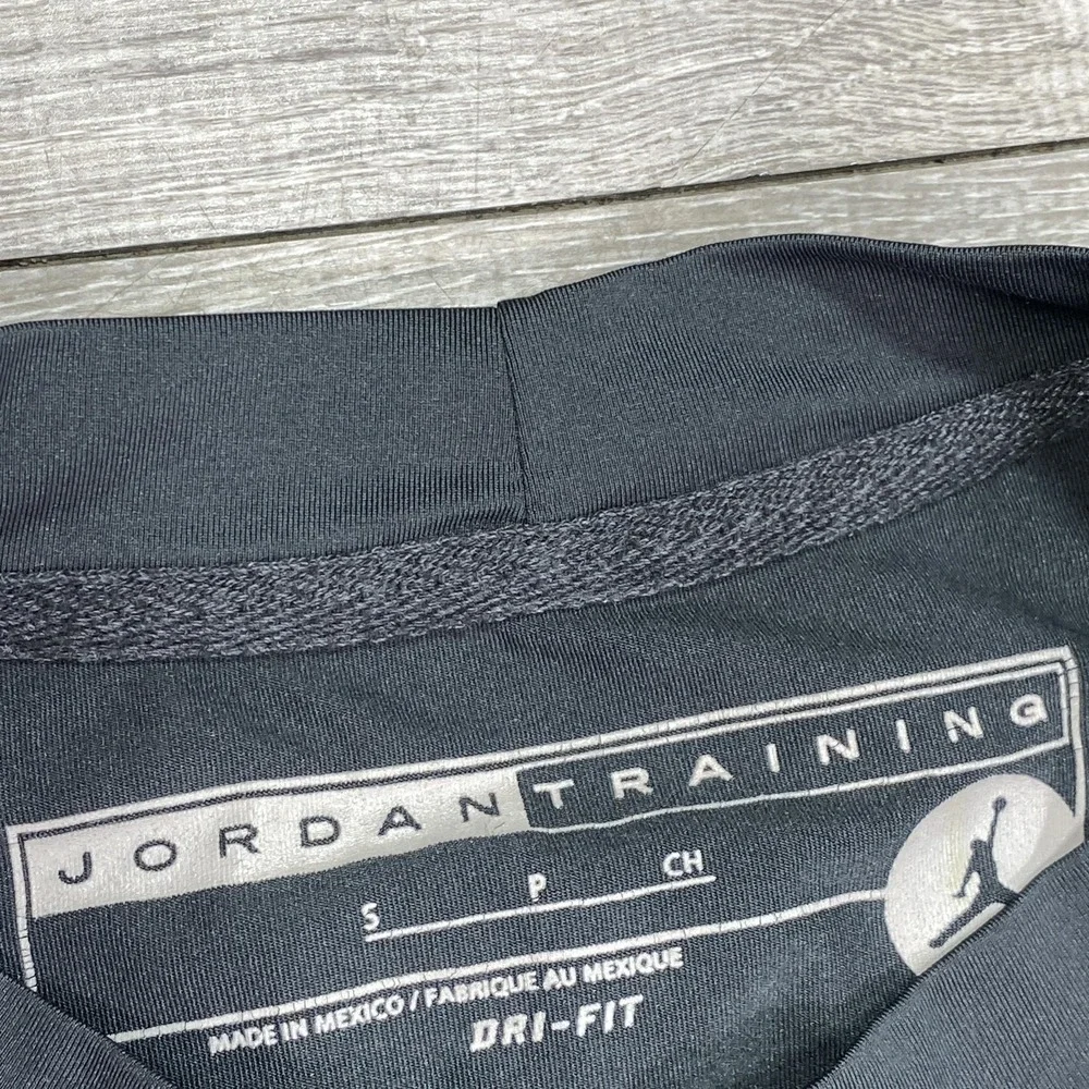 Jordan Training Shirt Mens Small Black Purple Dri-FIT Crew‎ Jumpman 383534-060